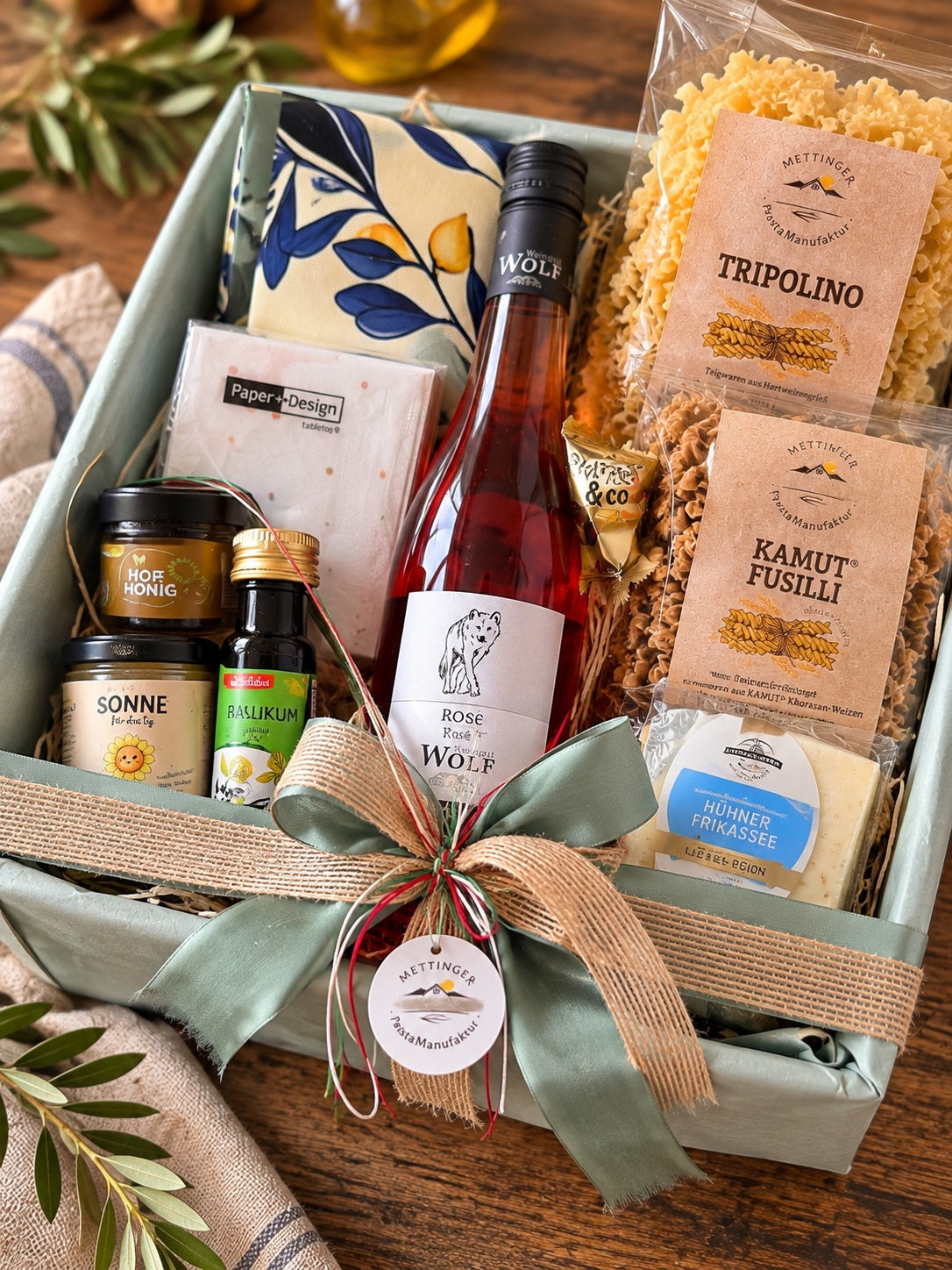 Großer Geschenkkorb mit Pasta und Rosé der Mettinger Pastamanufaktur