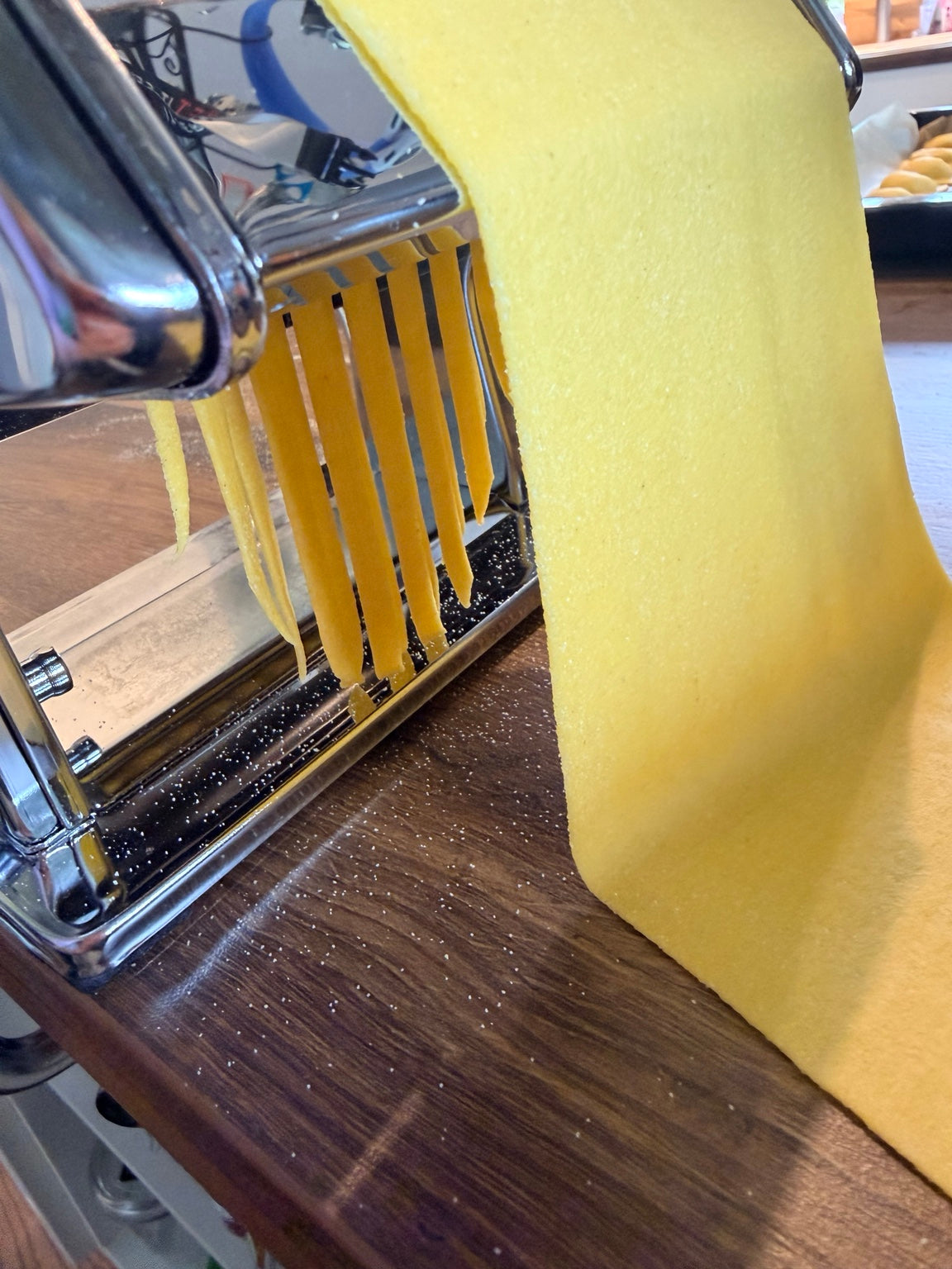 Tagliatelle-Herstellung beim Pastakurs der Mettinger Pastamanufaktur